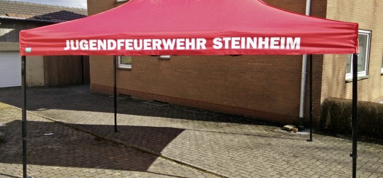 Falt-Zelt mit Aufdruck. Bedruckung auf Volant "Feuerwehr", weiß auf rot.